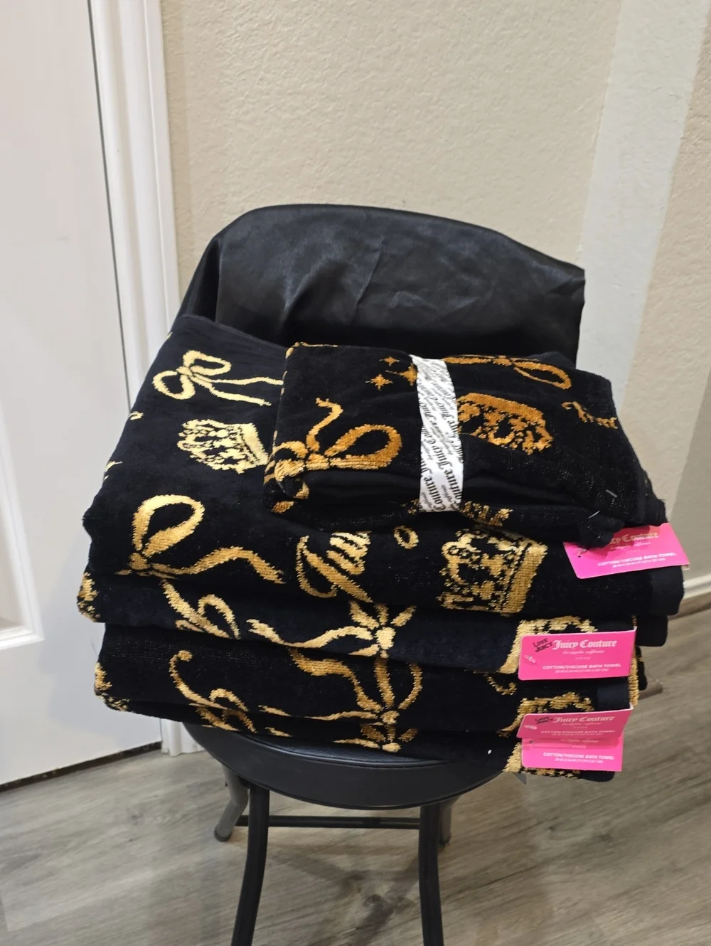 Juicy Couture Home Logo Crown & Bow Motif Cotton ViscoseTowel Set - Black/Gold